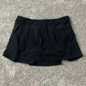 Lululemon like new women’s black pace rival skirt in EUC size 12 Tall